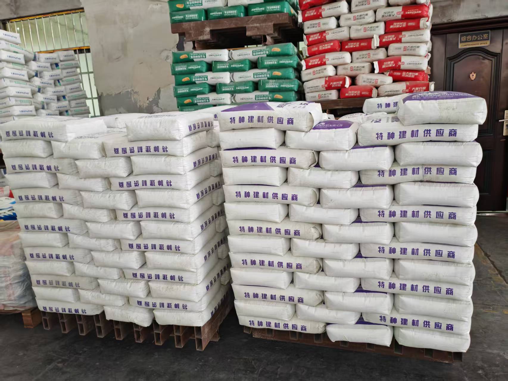 巴里坤拱顶带模注浆料